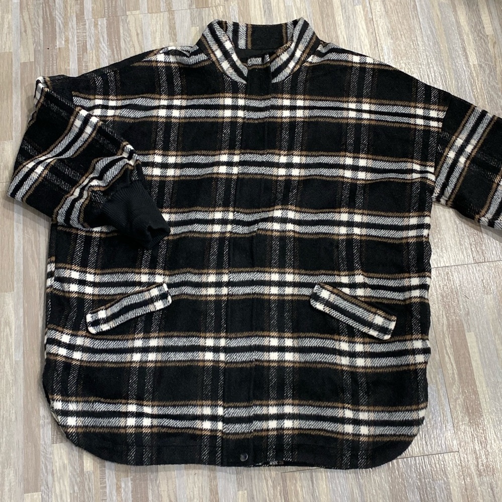 STEVE MADDEN women’s plaid times shacket jacket. Runs a little large. Sizes XXL